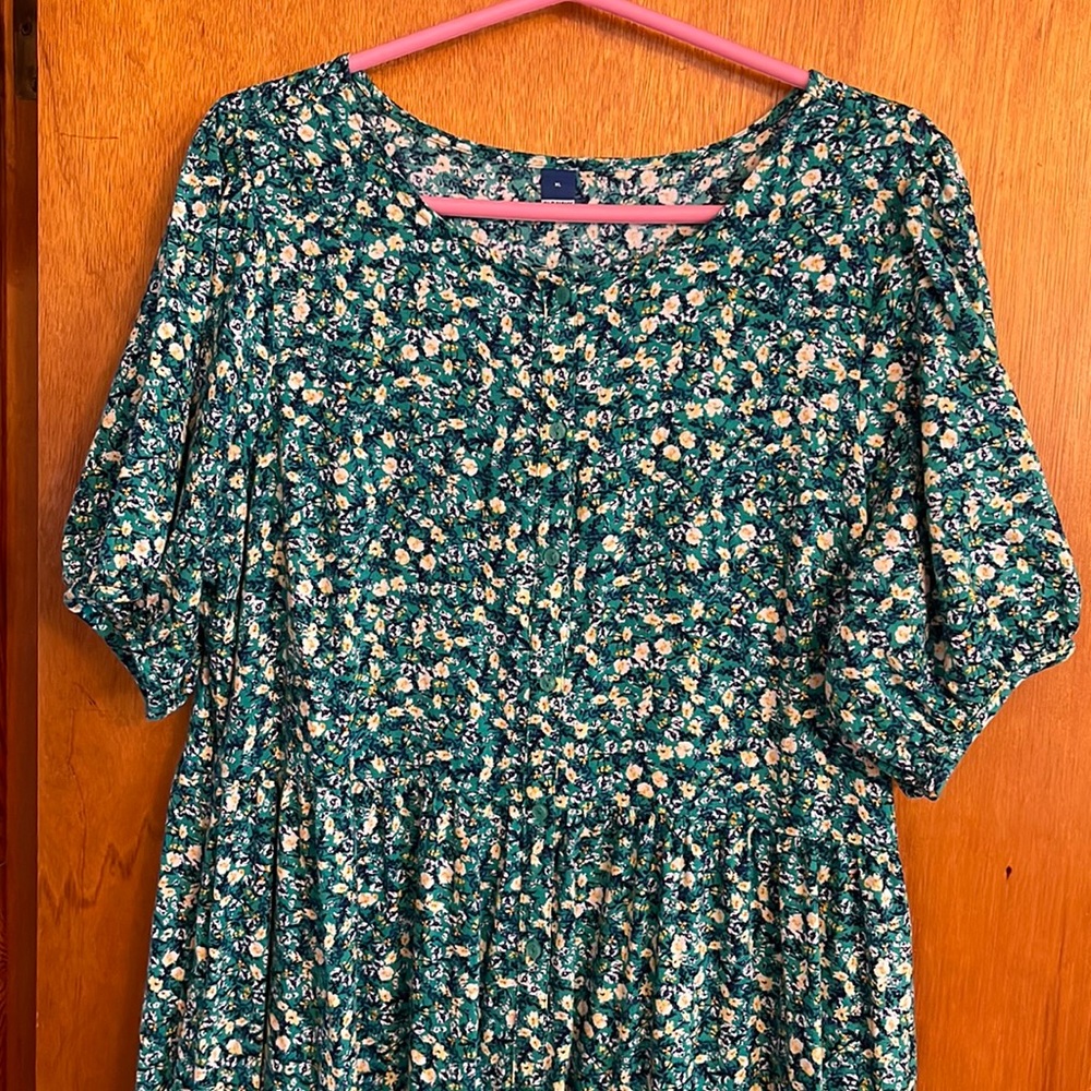Old navy midi dress Xl but fits a 2x
